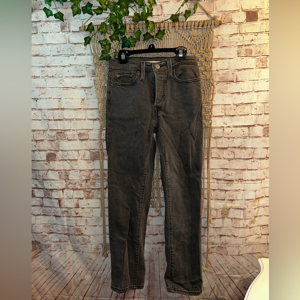 grey levi’s jeans
